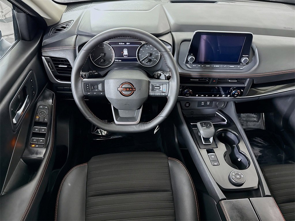 2025 Nissan Rogue SV photo 2