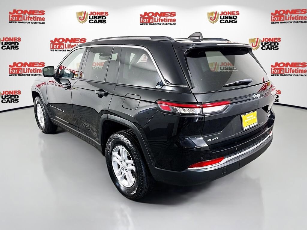 Used 2023 Jeep Grand Cherokee Laredo SUV