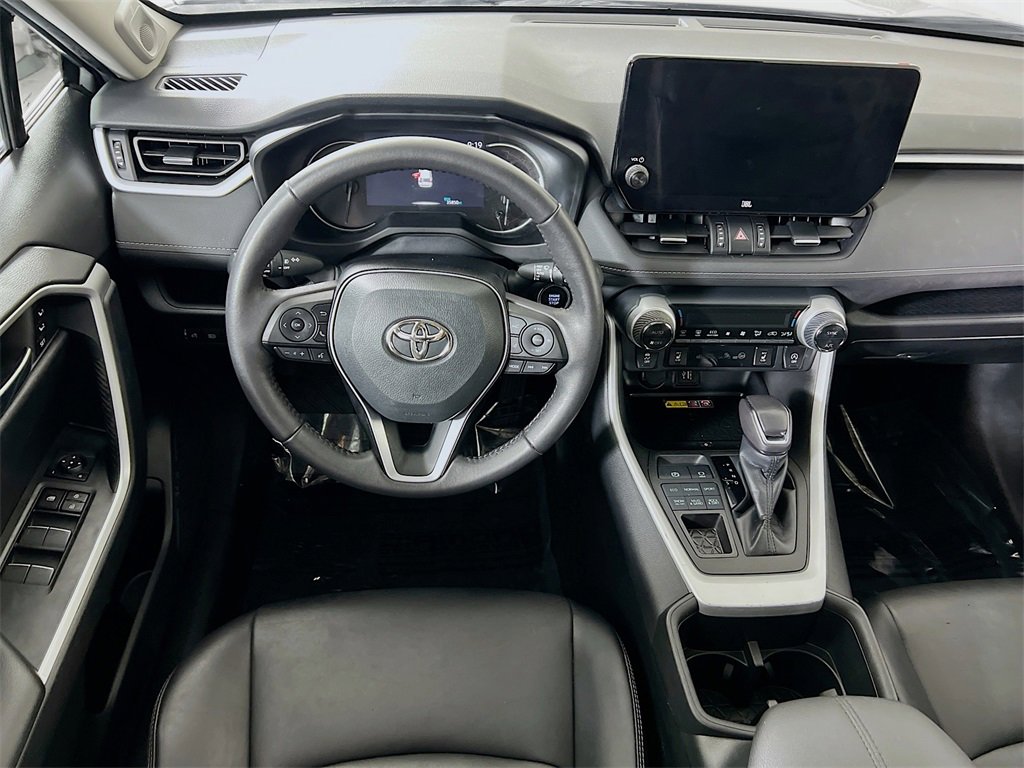 2023 Toyota RAV4 XLE Premium photo 3