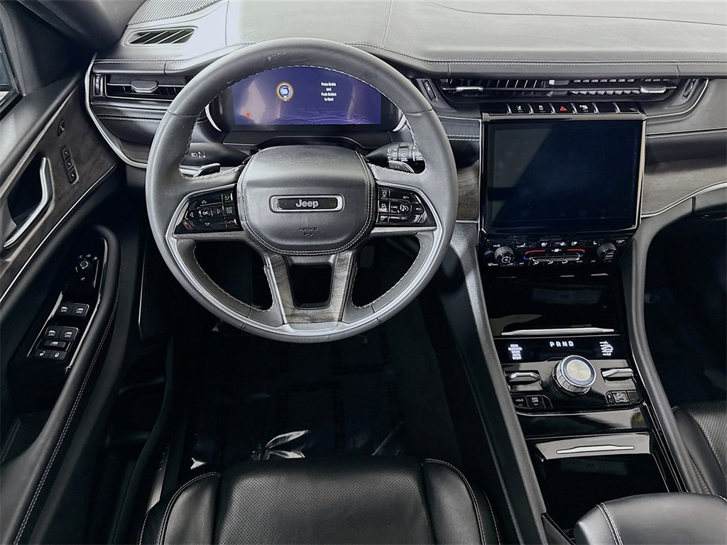 2023 Jeep Grand Cherokee Overland photo 3