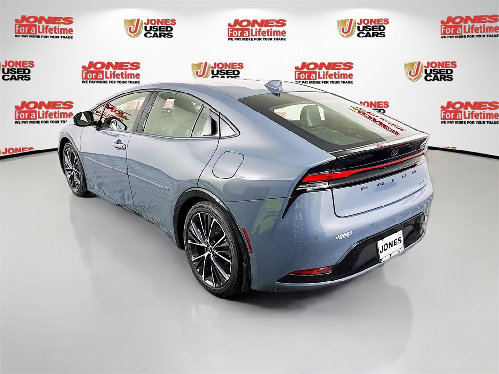 2024 Toyota Prius XLE photo 2