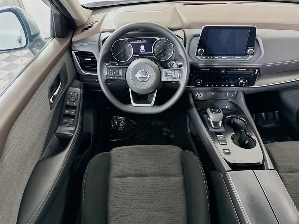 2022 Nissan Rogue SV photo 2