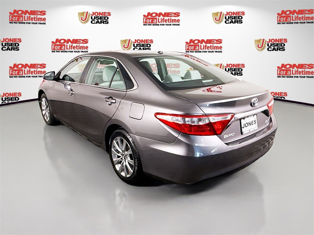 2016 Toyota Camry XLE photo 2