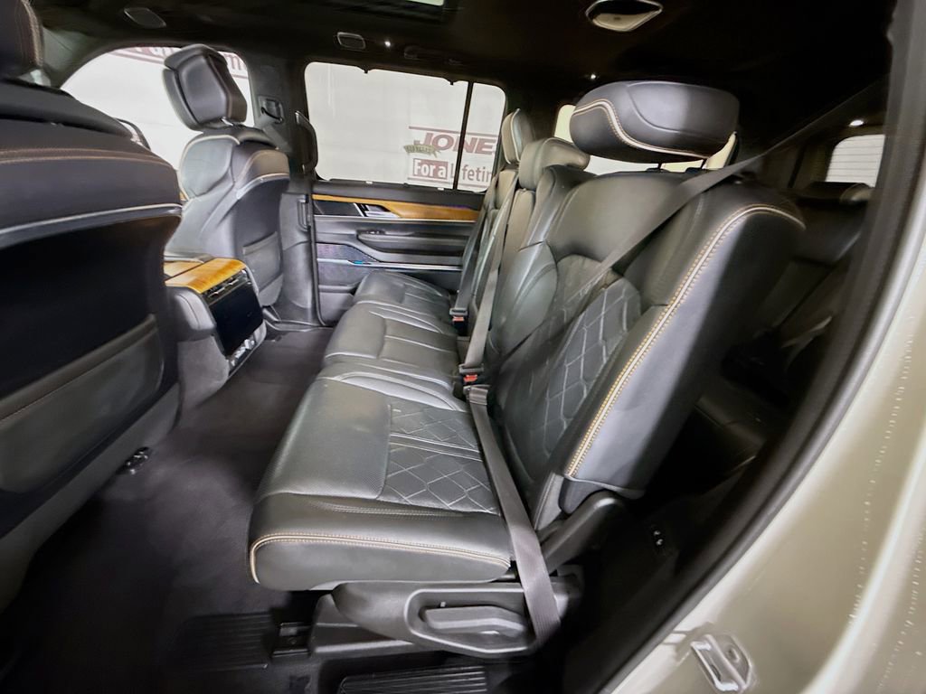 2022 Jeep Grand Wagoneer Series III - Photo 29