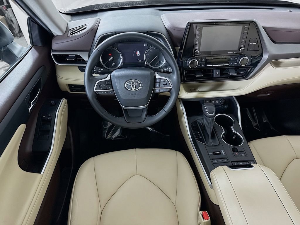 Used 2022 Toyota Highlander XLE SUV