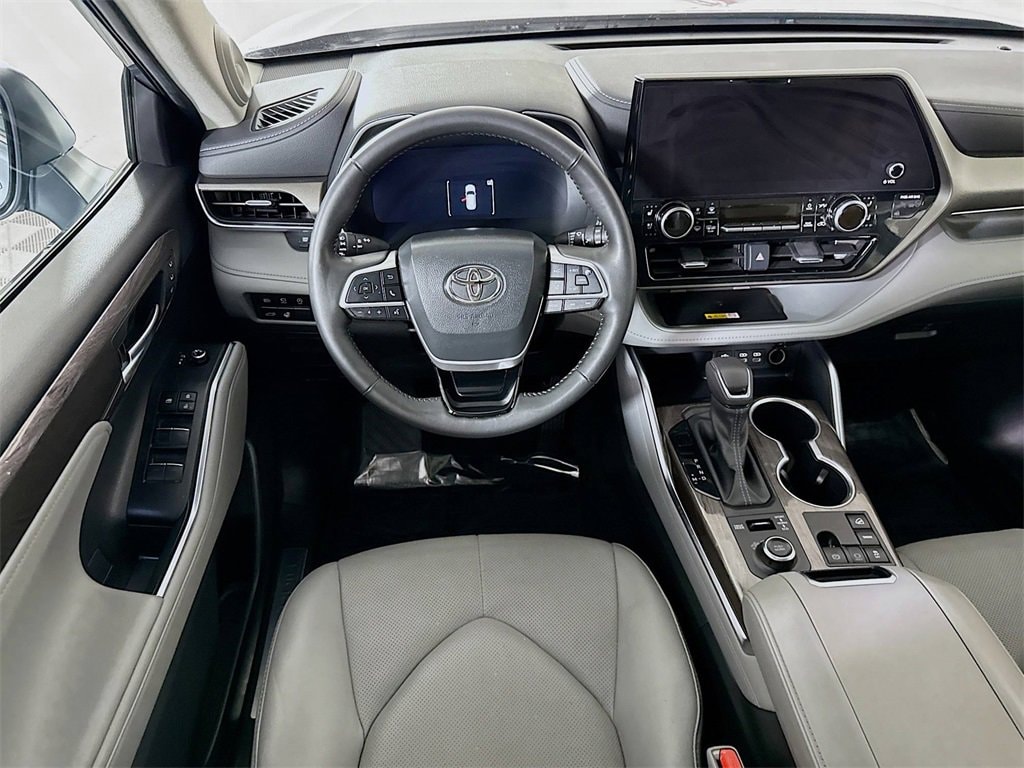 Used 2023 Toyota Highlander Limited SUV