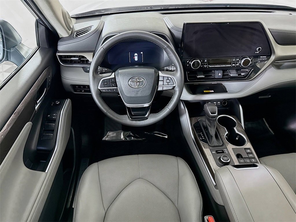 2023 Toyota Highlander Limited photo 3