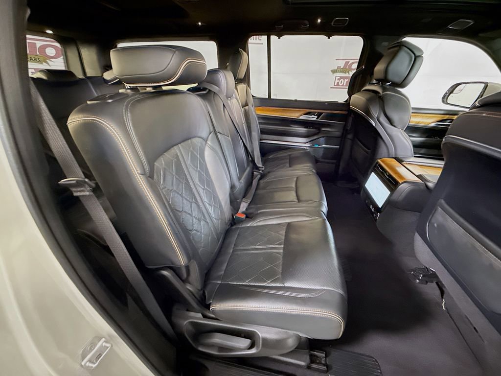 2022 Jeep Grand Wagoneer Series III - Photo 34