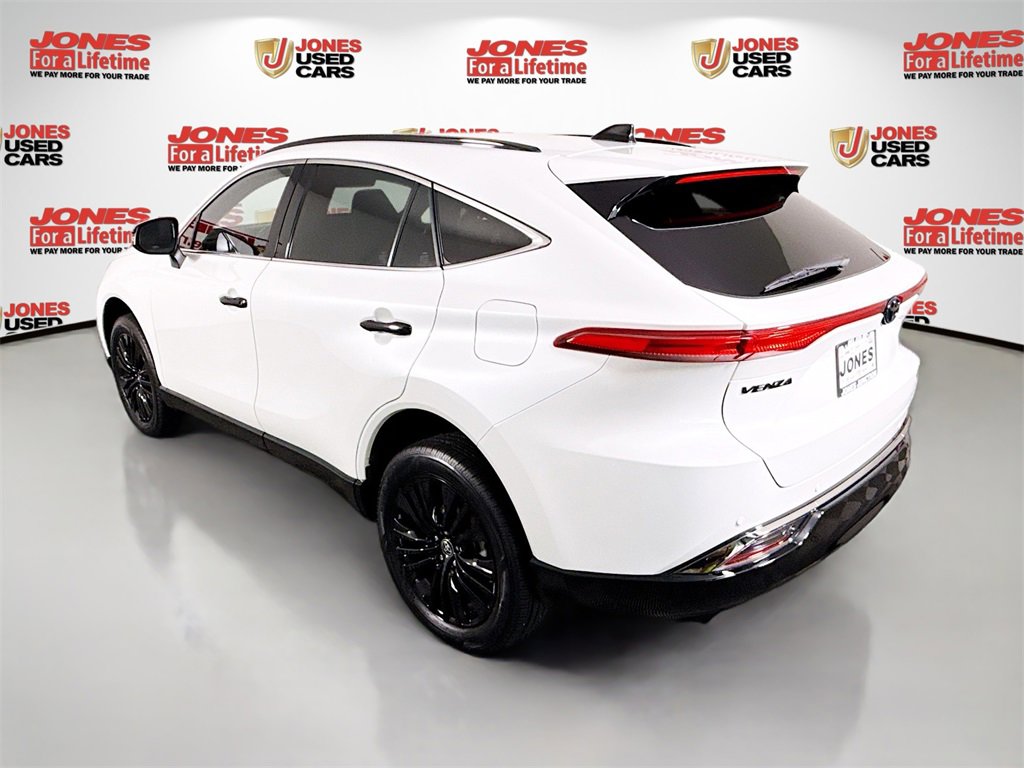 2023 Toyota Venza photo 2
