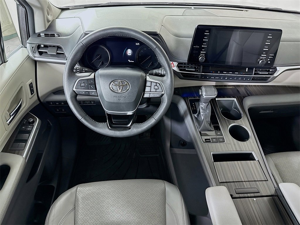 2021 Toyota Sienna Limited photo 3