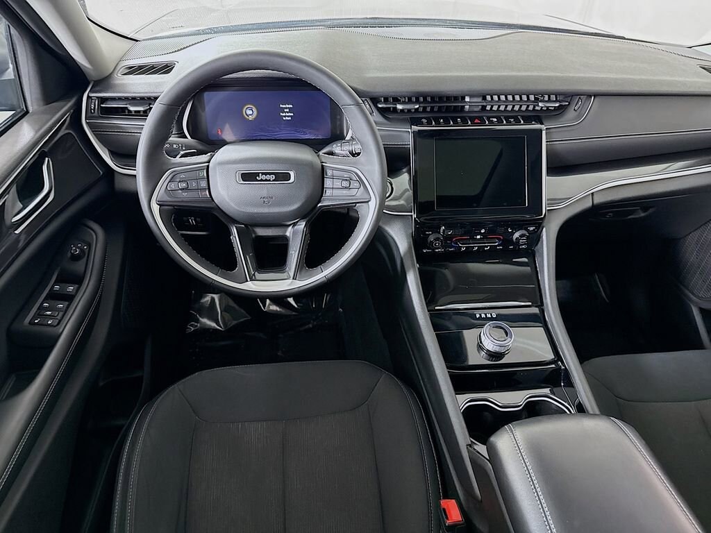 Used 2023 Jeep Grand Cherokee Laredo SUV