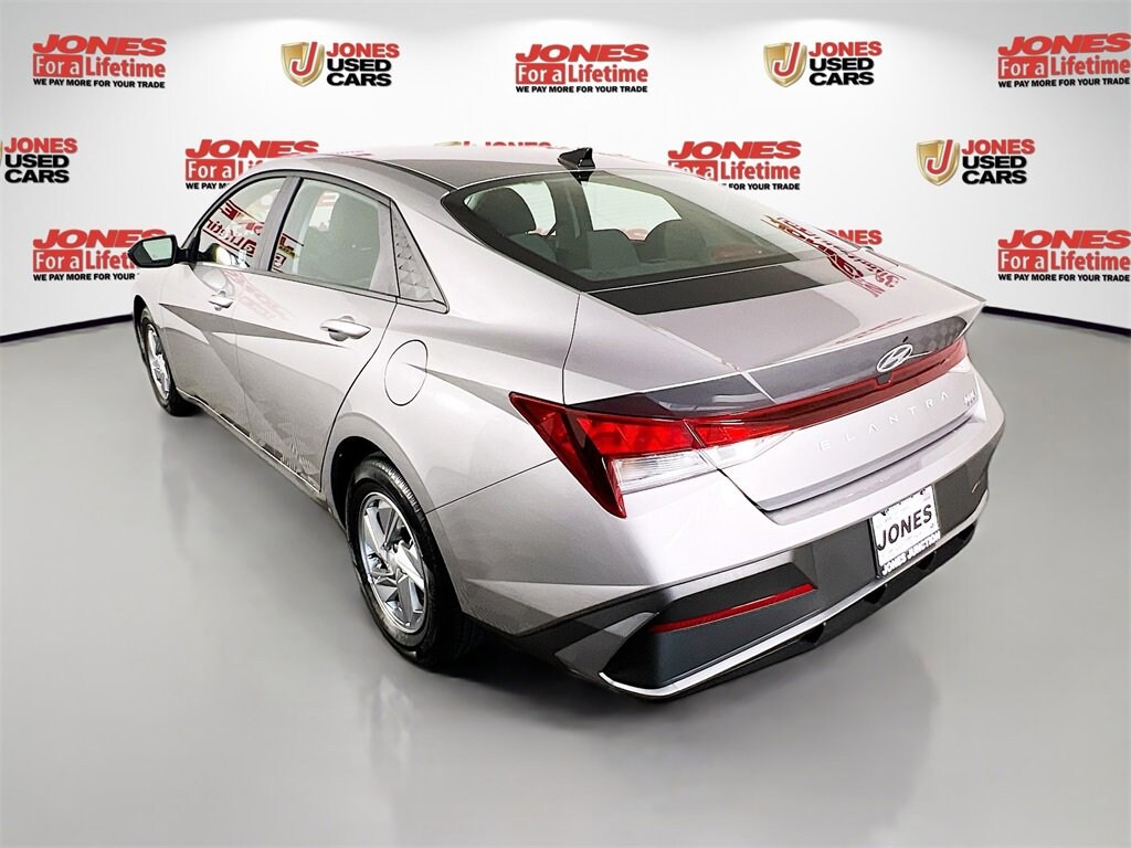 Used 2024 Hyundai Elantra SE Sedan