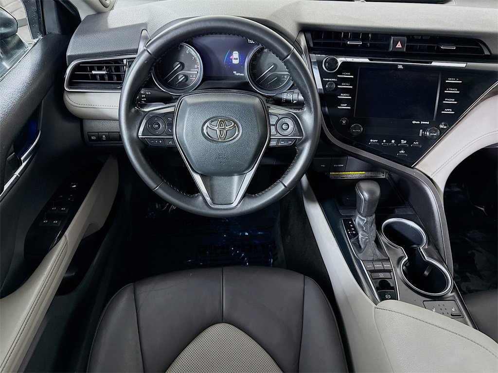 2020 Toyota Camry XLE photo 2