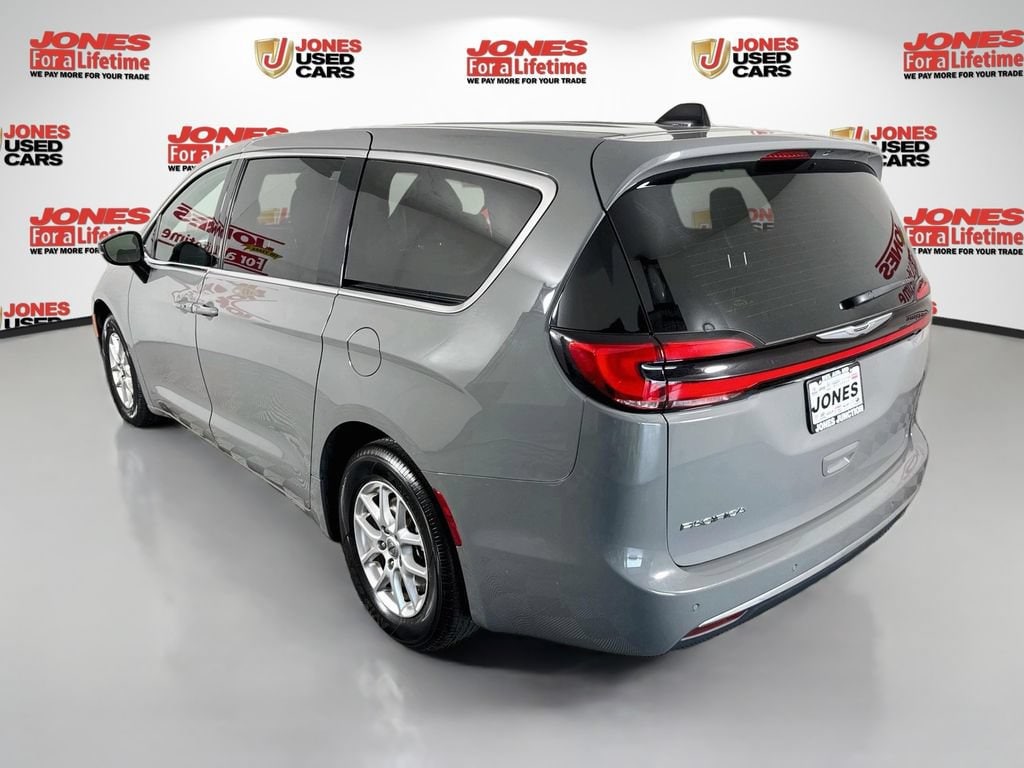 Used 2025 Chrysler Pacifica Select Van Passenger Van