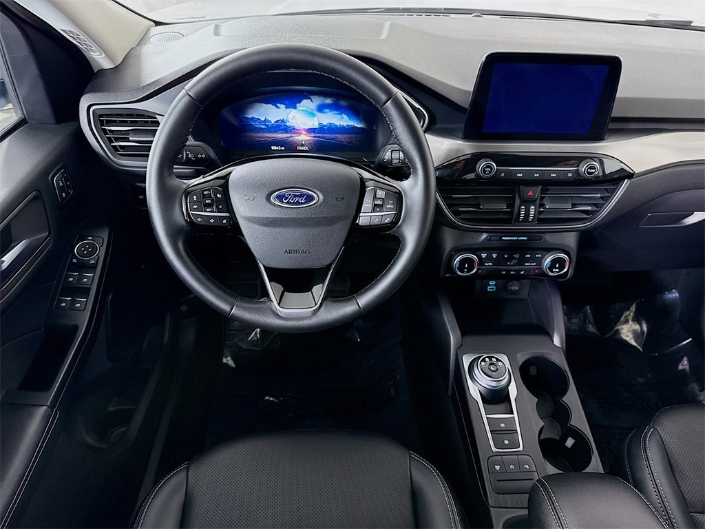 2022 Ford Escape Titanium photo 2