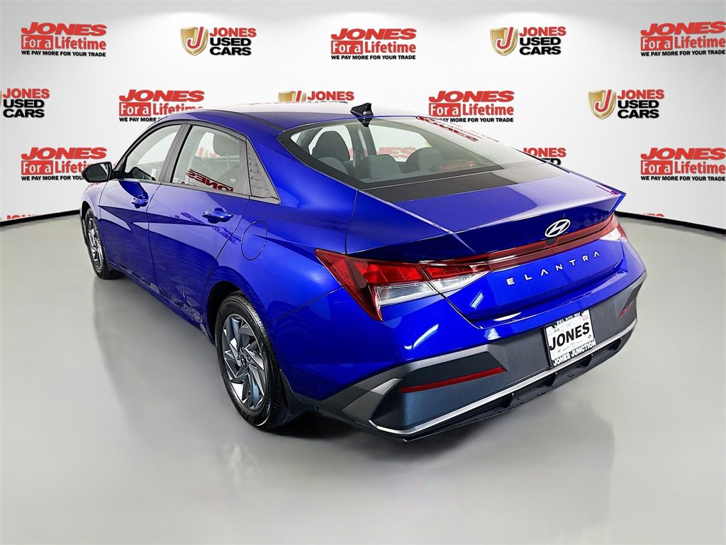 2024 Hyundai Elantra SEL photo 2