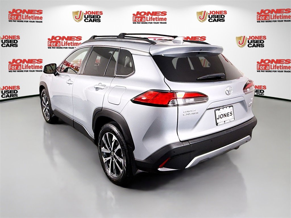 2024 Toyota Corolla Cross XLE photo 2