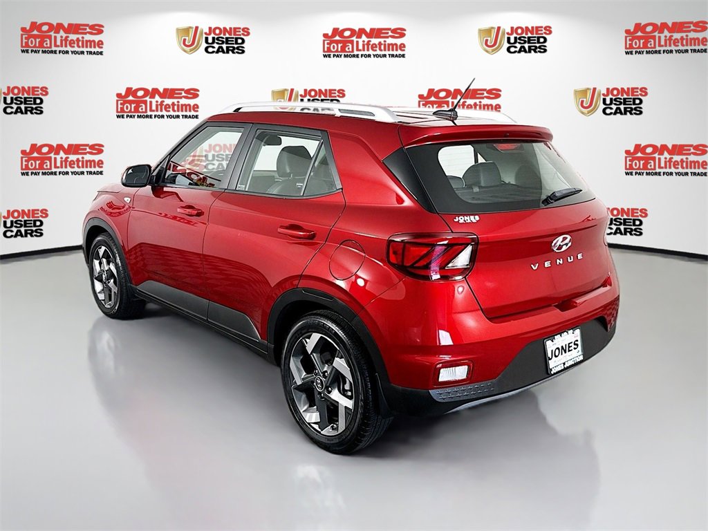 2024 Hyundai Venue Limited photo 2