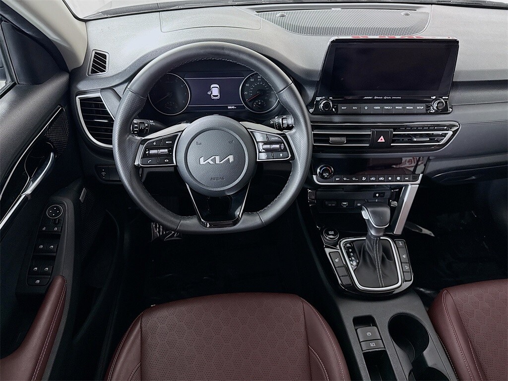 2023 Kia Seltos SX photo 2