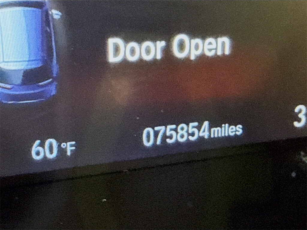 2019 Honda CR-V Touring photo 3