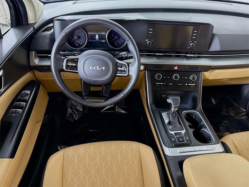 2024 Kia Carnival LX photo 2