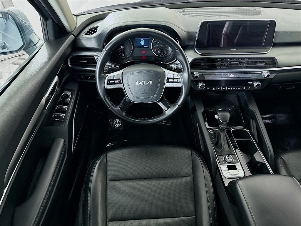 2022 Kia Telluride LX photo 3