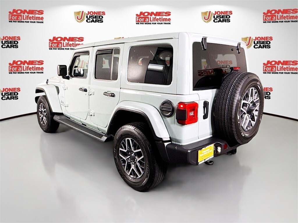 2024 Jeep Wrangler Sahara photo 2