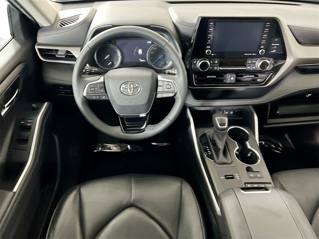 Used 2020 Toyota Highlander Hybrid XLE SUV