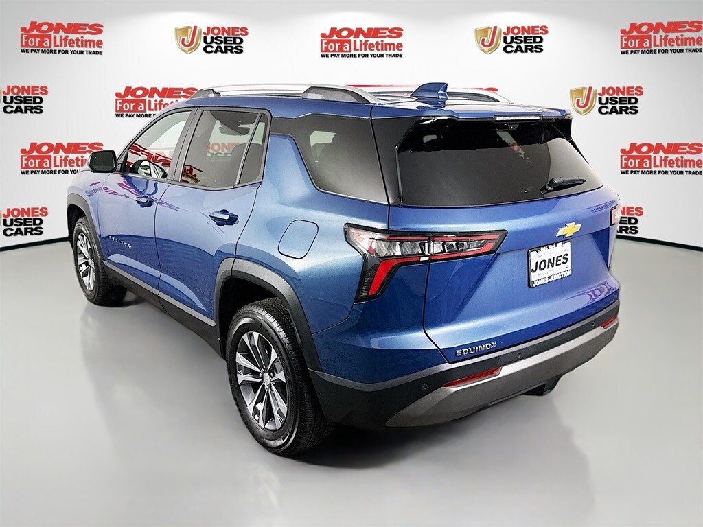 2025 Chevrolet Equinox LT photo 2