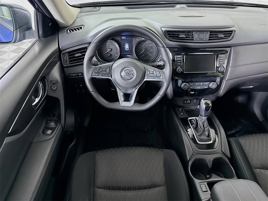 2020 Nissan Rogue SV photo 3