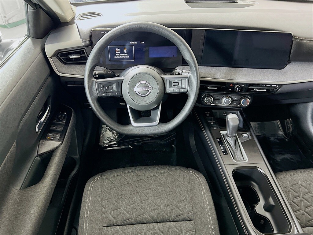 2025 Nissan Kicks SV photo 3