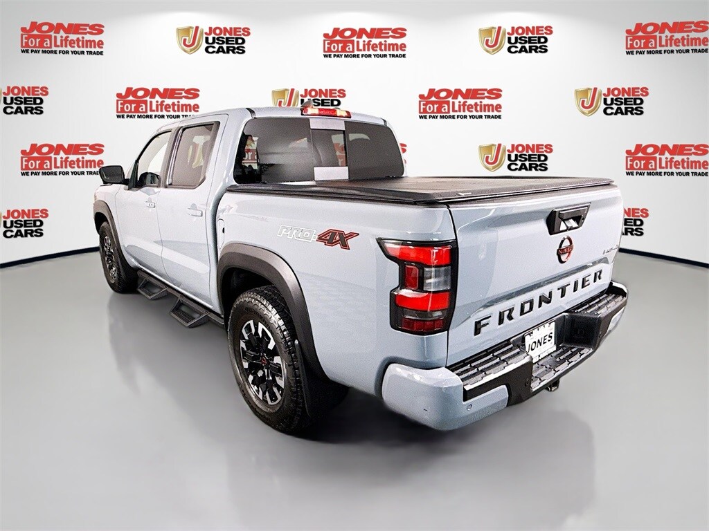 2022 Nissan Frontier PRO-4X photo 2