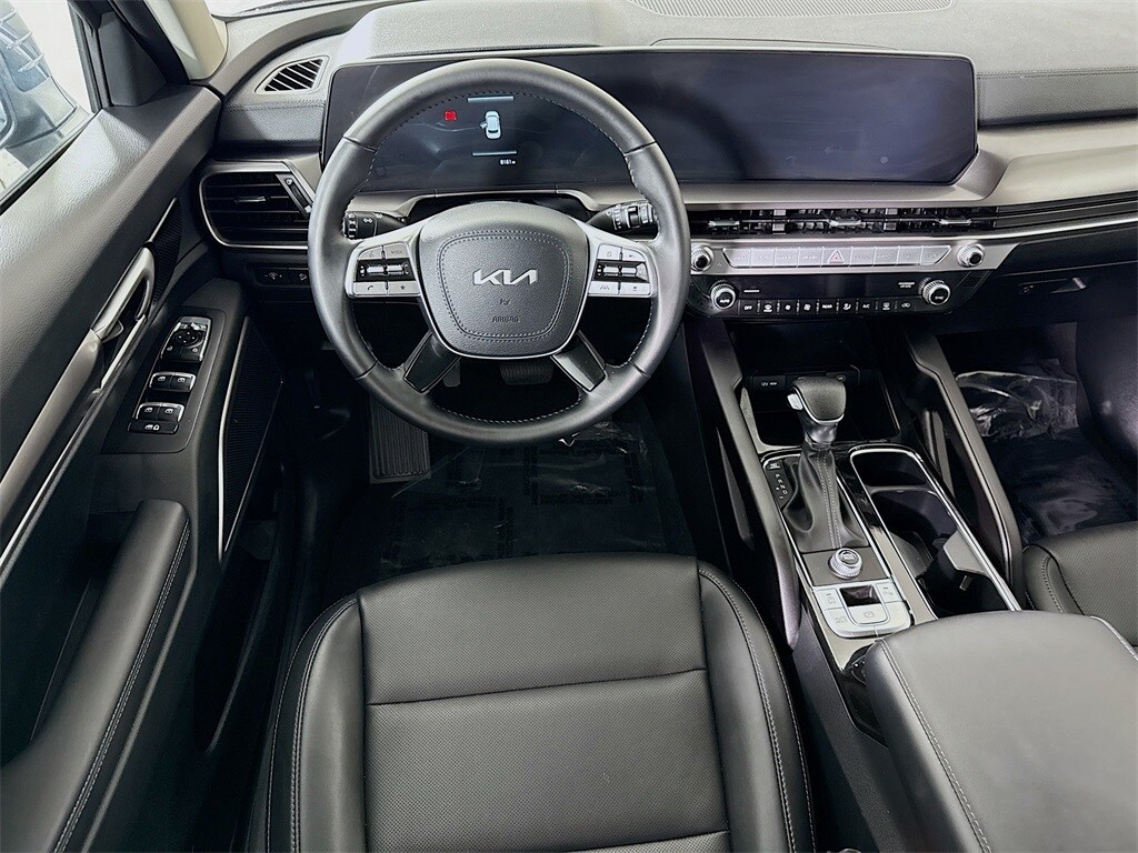 2024 Kia Telluride LX photo 3