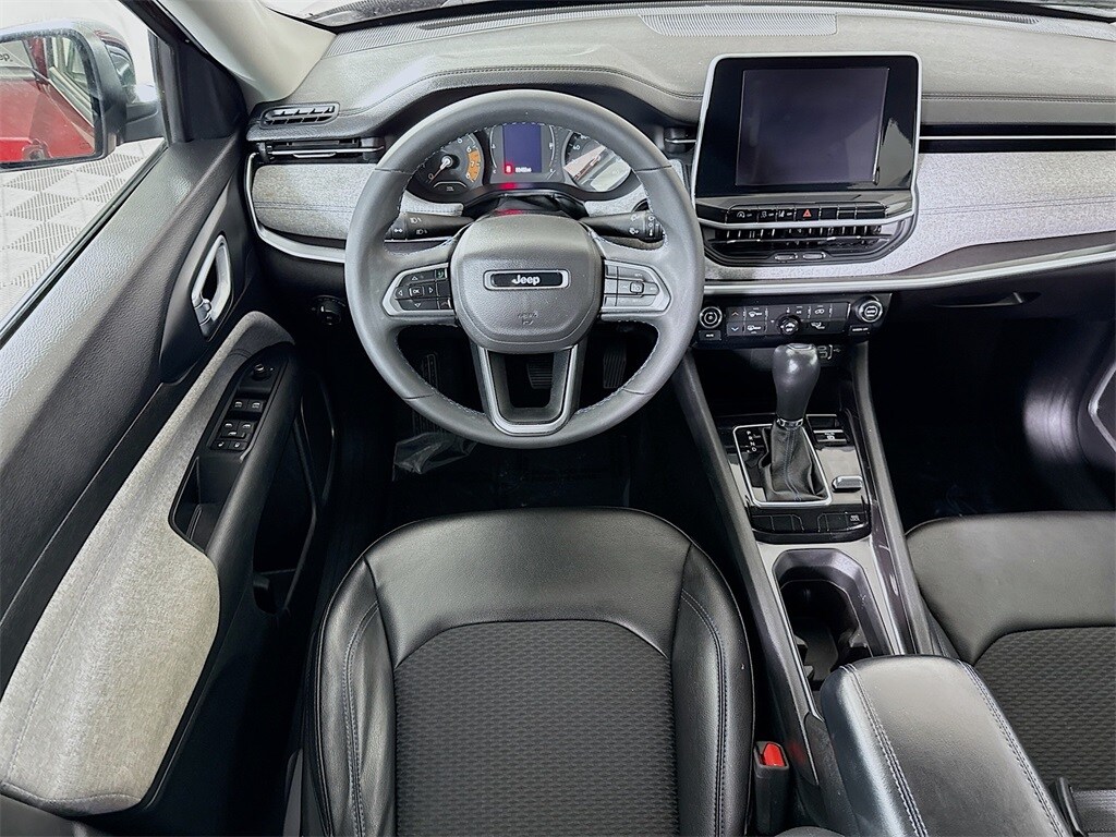 2022 Jeep Compass Latitude photo 2