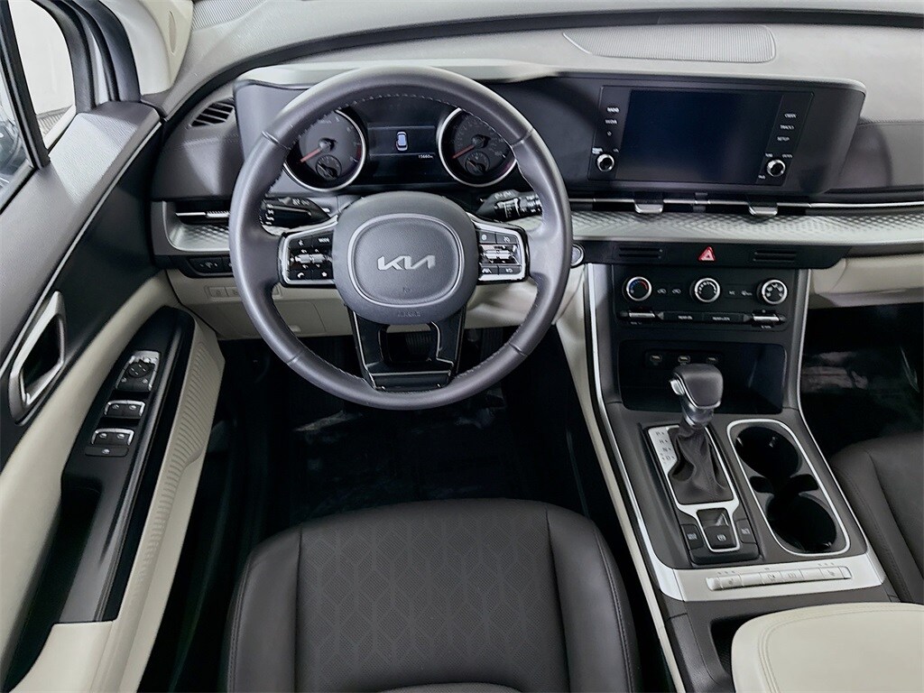 2024 Kia Carnival LX photo 2