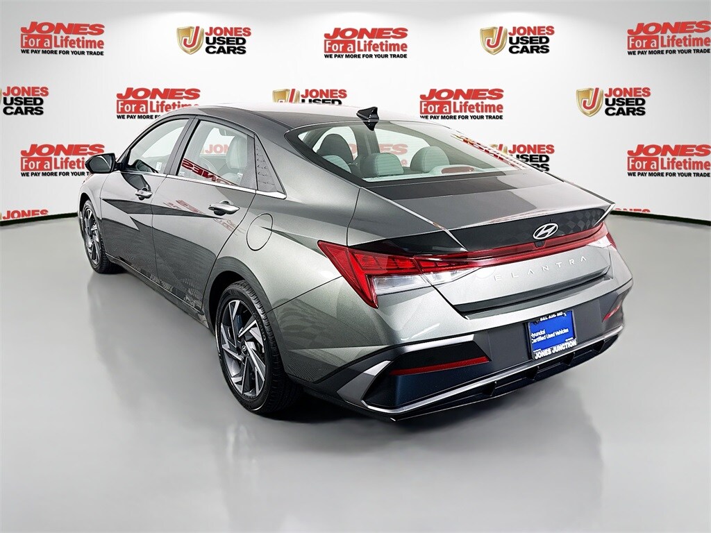2024 Hyundai Elantra SEL Convenience photo 2
