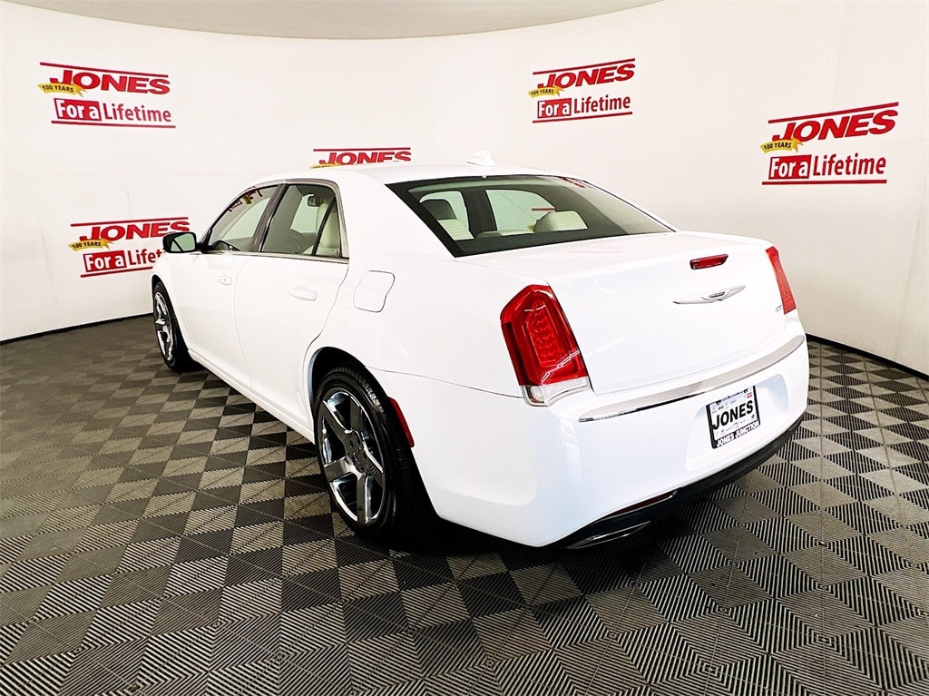 Used 2019 Chrysler 300 Touring with VIN 2C3CCAAG6KH602197 for sale in Fallston, MD