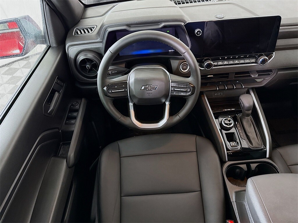 2025 Chevrolet Colorado Trail Boss photo 2