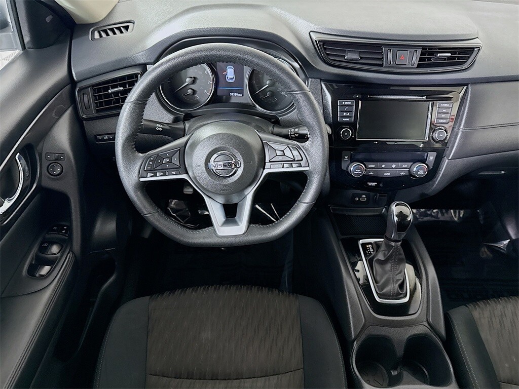 2019 Nissan Rogue SV photo 3