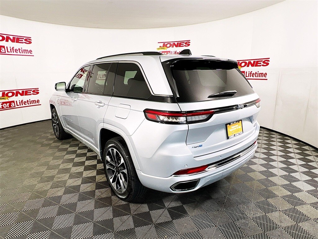 2023 Jeep Cherokee 4xe Overland photo 2