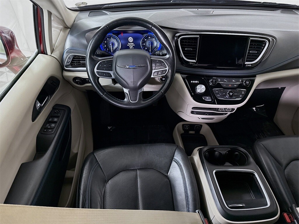 2021 Chrysler Pacifica Touring L photo 2