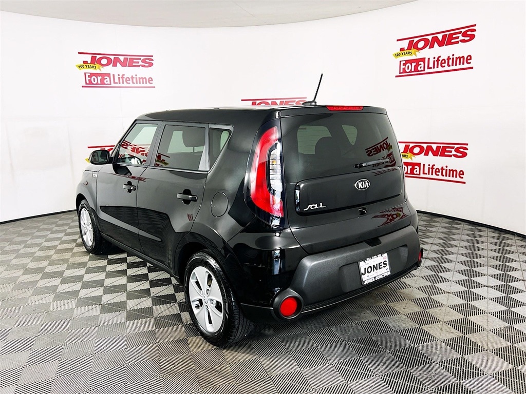 Used 2016 Kia Soul Base with VIN KNDJN2A2XG7370147 for sale in Fallston, MD