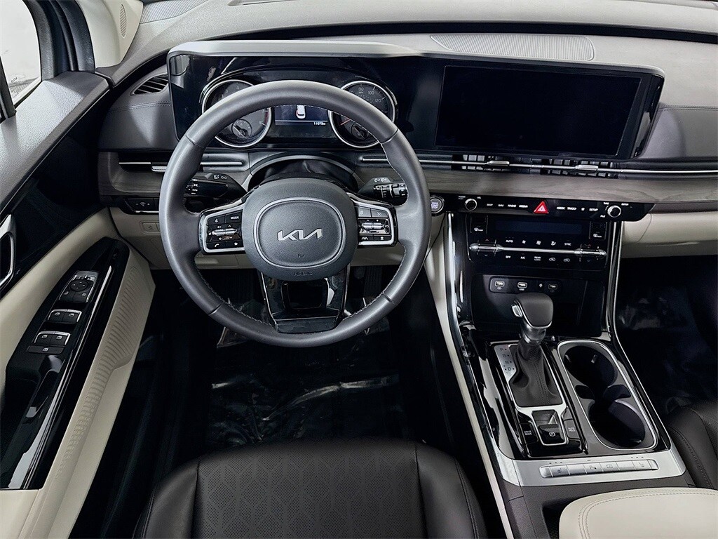 2024 Kia Carnival EX photo 3
