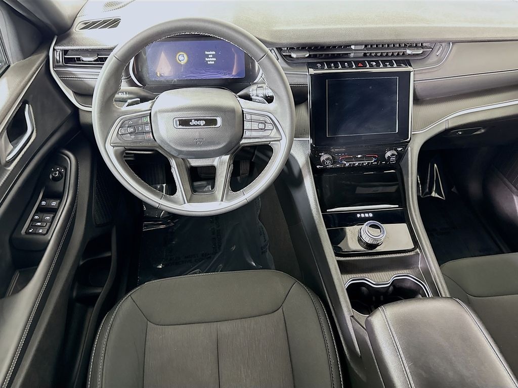 Certified 2025 Jeep Grand Cherokee Laredo SUV
