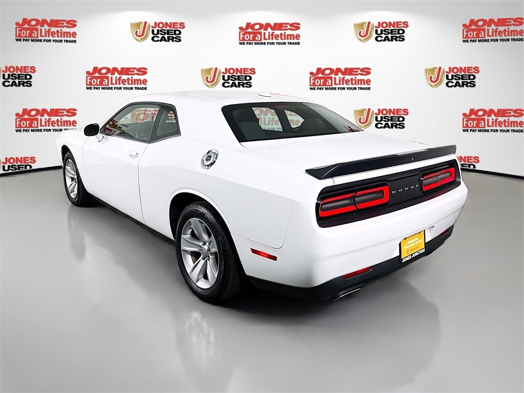 2023 Dodge Challenger SXT photo 2