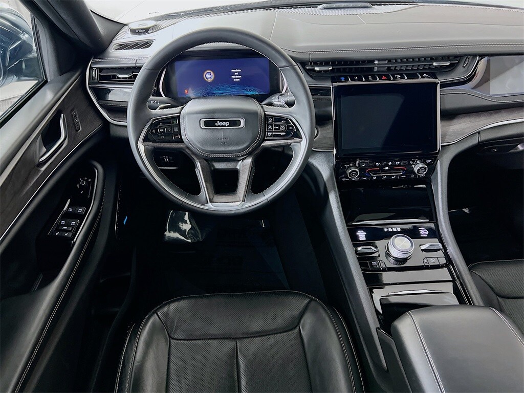 2023 Jeep Cherokee 4xe Overland photo 3