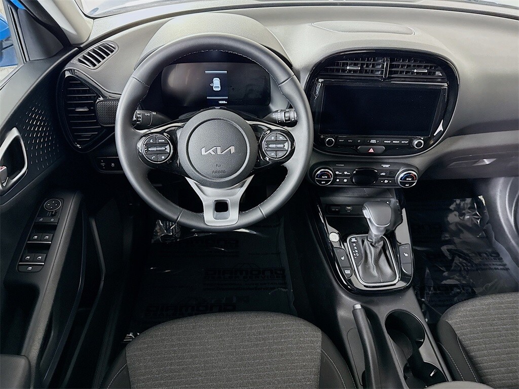 2024 Kia Soul EX photo 2