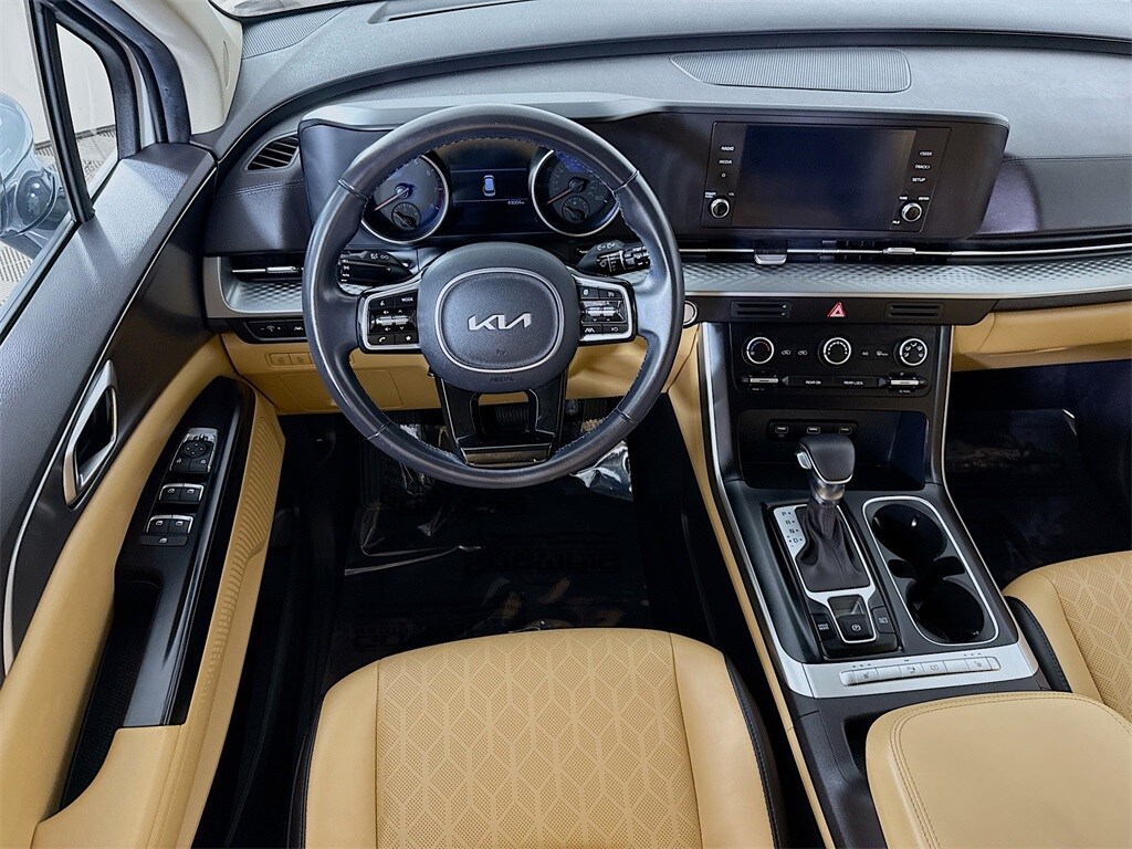 2023 Kia Carnival LX photo 3