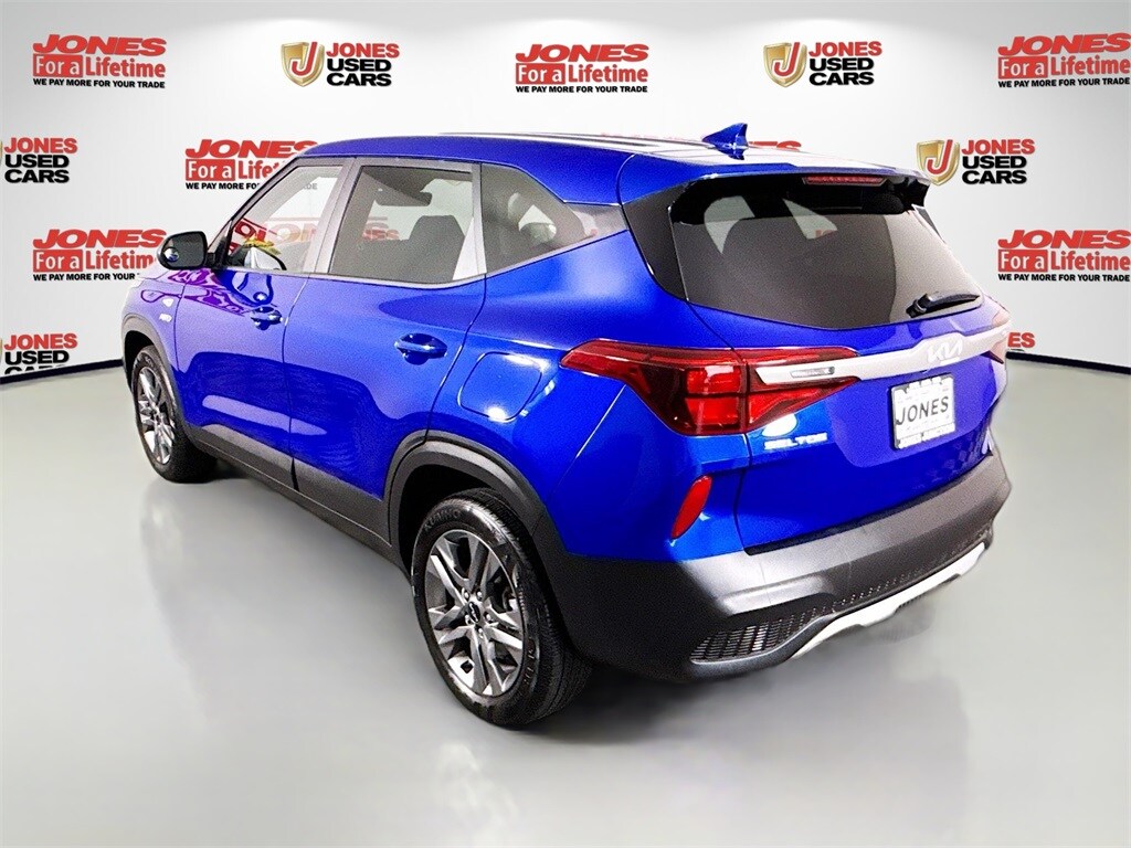 2023 Kia Seltos LX photo 2
