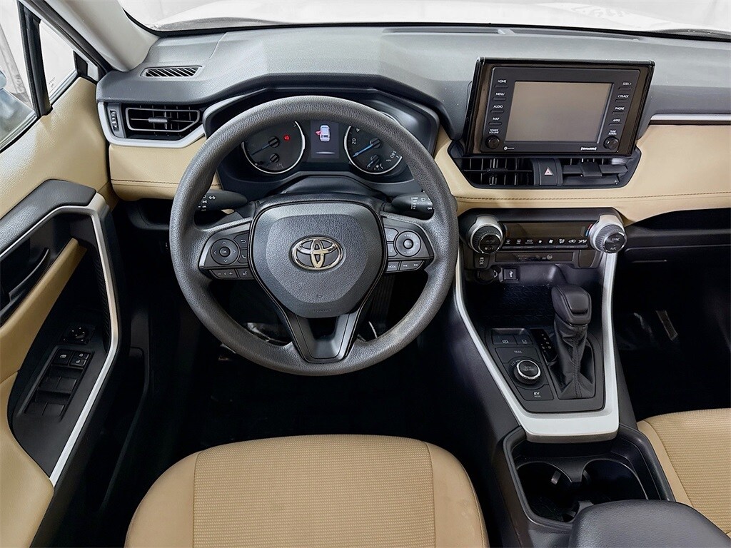 2020 Toyota RAV4 Hybrid LE photo 3